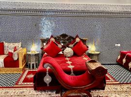 Riad Damia Suite & Spa, ubytování v soukromí v destinaci Fès