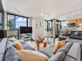 Luxury 2BR Penthouse with Panoramic Views in Downtown Vancouver