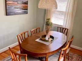 Altavista House - Renovated, Charming, & Walkable