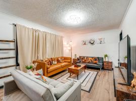 5 Mi to Town Pet-Friendly Retreat in Marietta!, hotel din Smyrna