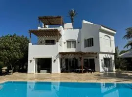 Villa with 5 bedrooms & 4 bathrooms - private heated pool
