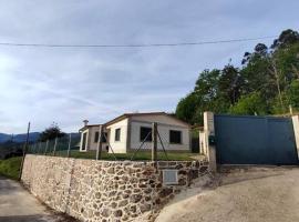 FONTELOUREIRA casa independiente con finca, hotel din Baiona