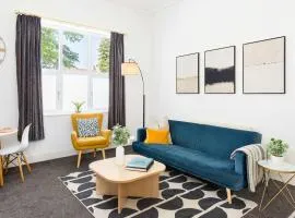 1-Bedroom Apartment in Leamington Spa with Free Parking