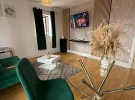 1 Bedroom Apartment - City Centre - Balcony & Secure Parking
