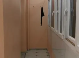 Appt F4 equipé au rez de chaussé d'un immeuble privé