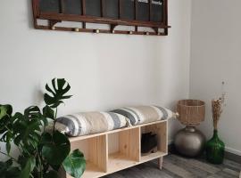Ty Pagaille Apartment and garden with terrace, hotel in Groix