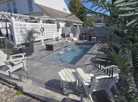 Staycation Oasis! a unique Experience! Heated pool open until October 31st