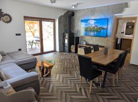 MY TIME Holiday House with sauna, hotel in Zgornje Gorje