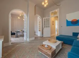 Quiet, volumes and light in downtown Tunis