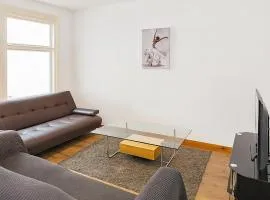 Beautiful 4 bedrooms house, 7 walk to train station
