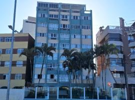 A praia é logo ali!, hotel v destinaci Matinhos