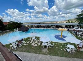 Flat no Condomínio Monte Castelo ao lado da área de lazer, Gravatá-PE, hotel in Gravatá