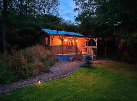 Deer View Cabin - Woodland, beaches and Hot tub, hotel em Hull