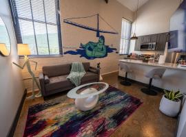 Modern King bed Apartment next to Brewery, hotel a Buchanan