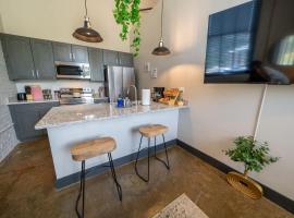 King bedroom Apartment - River - Brewery - Downtown, hotel a Buchanan