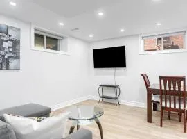 Cozy 1BR Lower Level Walking distance to shops