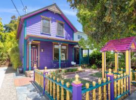 Charming 5 BD Victorian House by Beach Boardwalk，位于圣克鲁兹的酒店