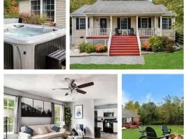 Modern decor, Hot Tub, Fire Pit & River Access!
