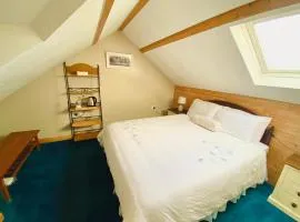 BallyV House: Private King Room with en-suite bathroom, breakfast, near Cliffs of Moher