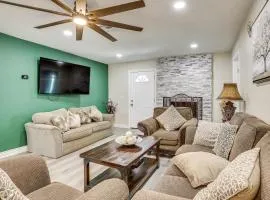 3 Mi to Desert Diamond Arena Peoria Home with Yard!