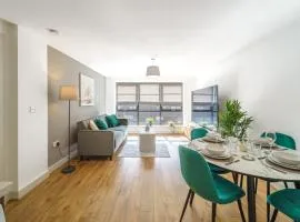 Modern 2-bed central Swindon flat, 1 free parking