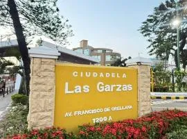 SUITE 2 CAMAS, TV, WIFFI, PARKING, a 3 MINUTOS DEL AEROPUERTO DE GUAYAQUIL, LAS GARZAS SAN MARINO SHOPPING