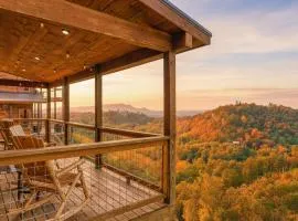 5 Star Views! Hot Tub! Game Room! Near Dollywood & Parkway