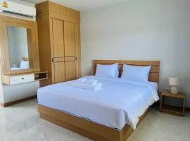 J2 Airport Mansion, hotel in Thalang