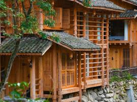 Moon Mountain Residence Dali Life Homestay, family hotel in Rongjiang
