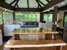Savusavu Salt Lake Guesthouse, villa in Savusavu