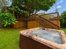 Tropical Retreat- Pet & Family Friendly, Hot Tub, Fire Pit, Deck, Grill, 5 min to Beach