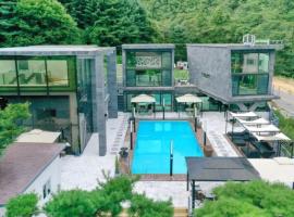Avec J Pool Villa, hotel din Gapyeong