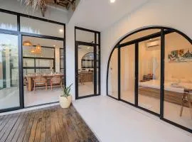 4BR Modern Villa walking dist to Sidewalk Jimbaran