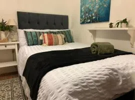 Lovely Room with a view & Parking nr Hampton Court