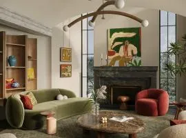 Velora Charm Suite-Private Balcony-Near Old Town