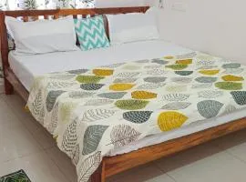 DREAMY cosy 2bhk, Just 6 mins to Whitetown and Beach EMERALD