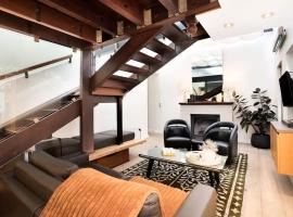 Timber & Tide Loft - Striking Design by the Beach: Glenelg şehrinde bir otel