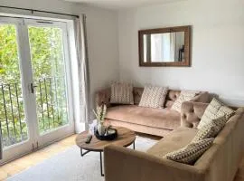 C&S Luxe - Riverside retreat ,London, Near 02 Arena has Free Parking and perfect for Long Stays