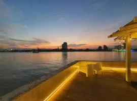 Riverfront house/Chao phraya river/Baan Rimphraya