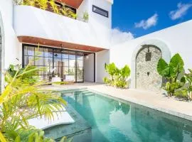 Nuusa - Mediterranean 2BR Pool Villa Near Bingin Beach