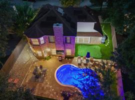 Luxury Getaway: 2 King Suites, Pool & Grill, hotel in Flower Mound