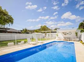 Shoal Shack 72, 72 Tomaree Rd - Pool, Pet Friendly, Wi-Fi, Air Con, Linen