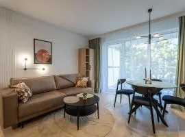 Przytulne Studio Sikorskiego Balkon i Parking by Noclegi Renters