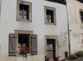 "Number 26" Town House, cottage in Rochefort-en-Terre