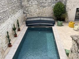 Maisons Happy Haveli, hotel a Arpaillargues-et-Aureillac