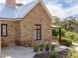 Chester Cottage - Design Haven in Castlemaine