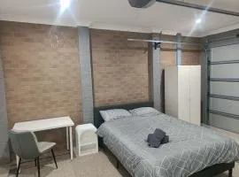 Comfortable Garage Room in Guildford - NR0