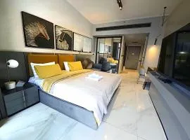 Luxurious & cozy MAG318 Studio Apartment in Business Bay Downtown walking distance from Dubai Mall & Burj Khalifa
