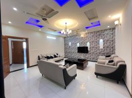 Luxury Holiday Home Margala Hills Views Islamabad, vila v destinaci Islámábád