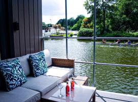 Lady lily Luxurious Unique River Boat with castle views, &xi;&epsilon;&nu;&omicron;&delta;&omicron;&chi;&epsilon;ί&omicron; &mu;&epsilon; &sigma;&pi;&alpha; &sigma;&epsilon; Allington